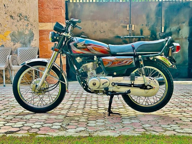 Honda 125 Black 2022 Model 1