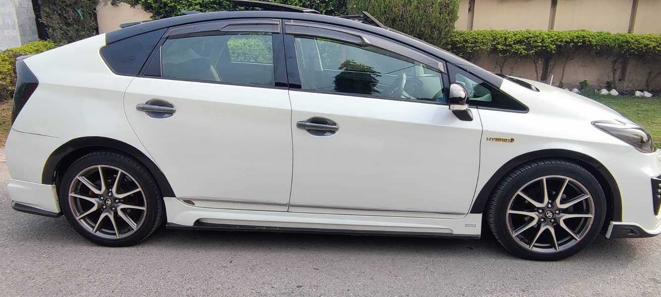 Toyota Prius 2010 GS Sun Roof 2