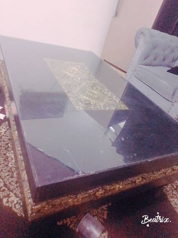 big size center table hai 2.5 by 4 ka size hai 0