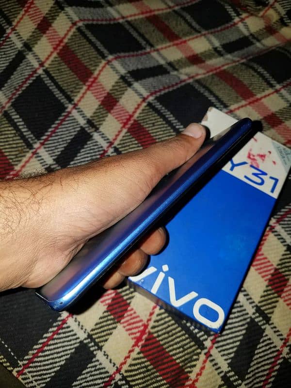 vivo y31 4+128gb with box charger 1