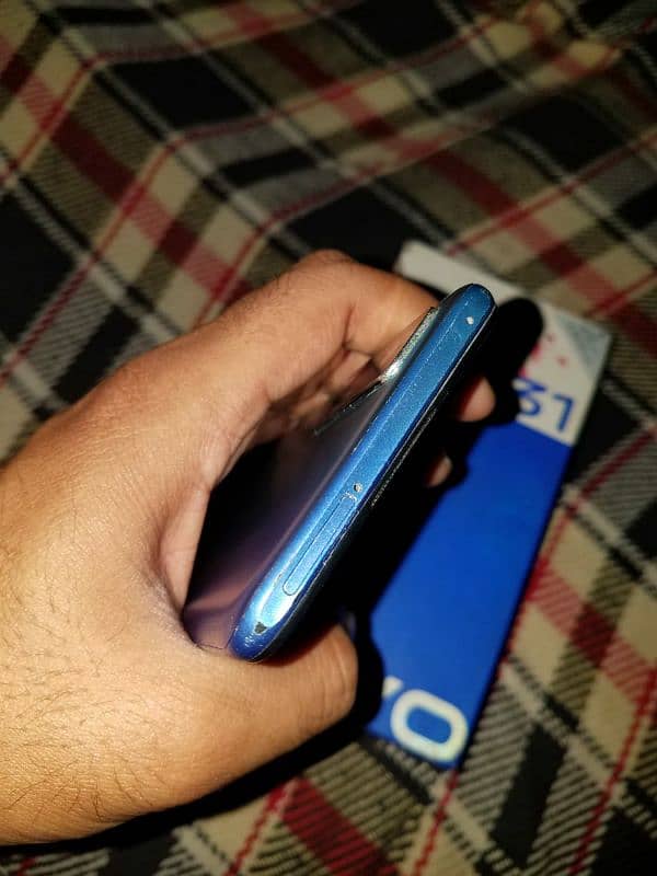 vivo y31 4+128gb with box charger 2