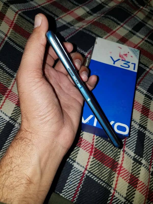 vivo y31 4+128gb with box charger 4