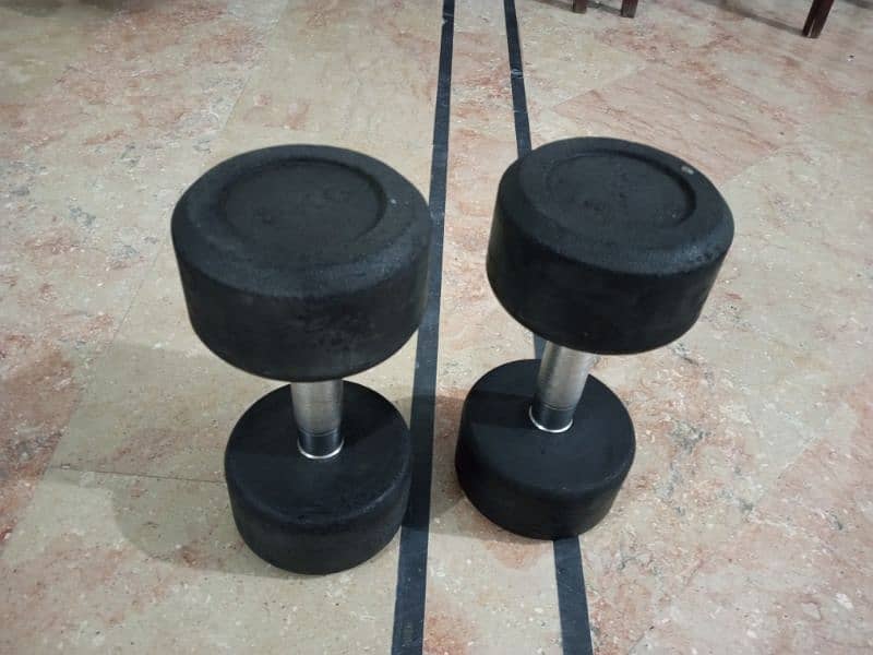 Pair of 8Kg of Dumbell. 2