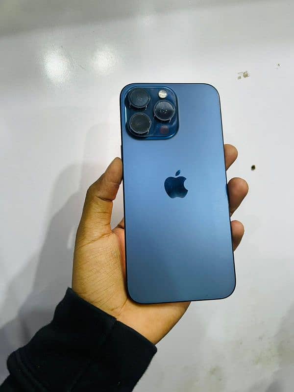 I am selling iphone 15 pro Maxx. . 03289203346. 4