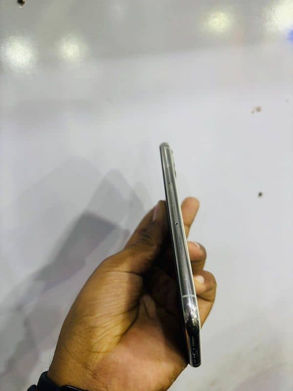 Iphone 11 Pro  pta approved 03289203346. . 5