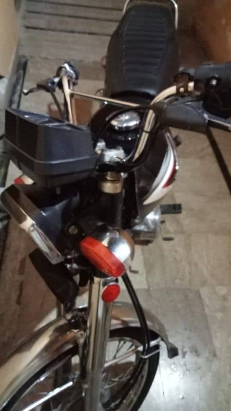 honda125  2015.    contect nomb 03009229279 2