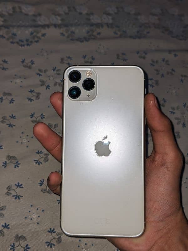 iphone 11 pro max 4