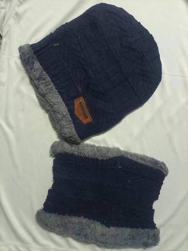 2 PCs plain benaies and neck warmer 2