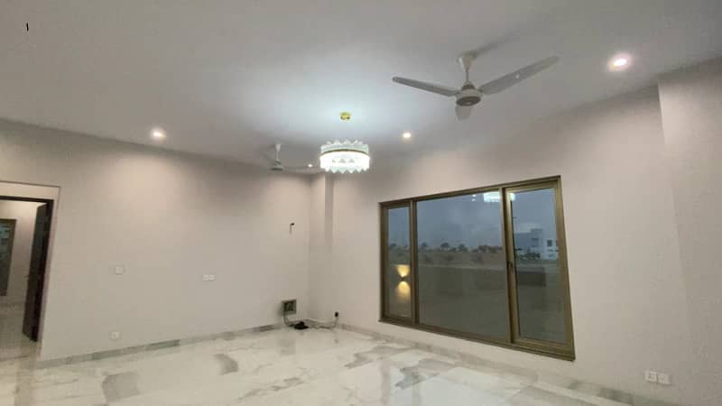 250sq yd 4 & 5 Bedrooms Luxury Villa FOR SALE. Adjacent to Jinnah Avenue, Easy access to Entrance facing GRAND MOSQUE. All facilities nearby and utilities present. 10