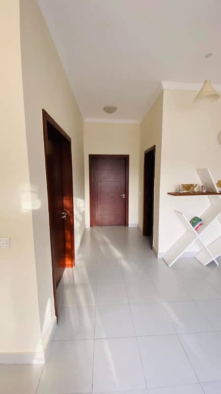 3Bed DDL 200sq yd Villa FOR SALE. All amenities nearby including Parks, Mosques and Gallery 14