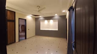 1 kanal Upper Portion Available In Abdalian Society Near By UCP University And Shoukat Khanam