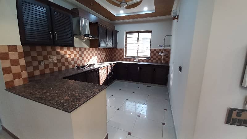 1 kanal Upper Portion Available In Abdalian Society Near By UCP University And Shoukat Khanam 4