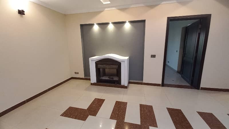 1 kanal Upper Portion Available In Abdalian Society Near By UCP University And Shoukat Khanam 9