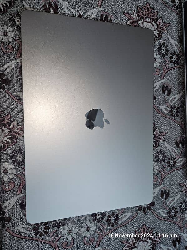 Apple MacBook Air- M2 2023 4