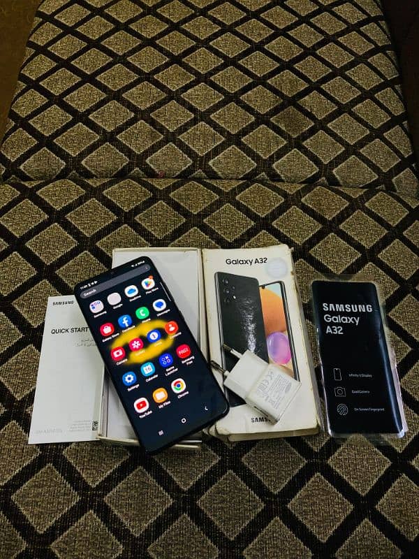 samsung Galaxy a32 6/128 with complete assacoriese pta oficial aproved 2