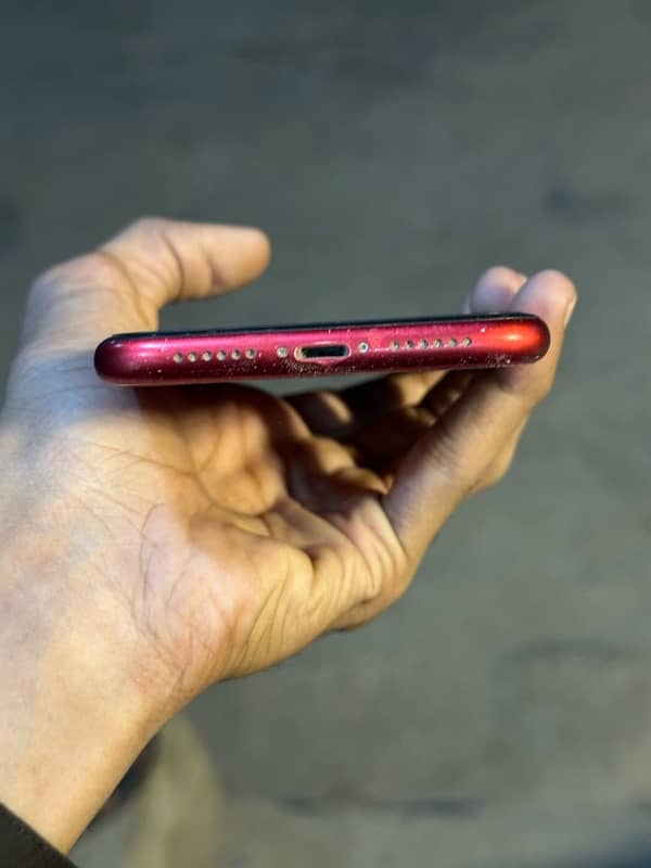 IPHONE 11 RED EDITION 4