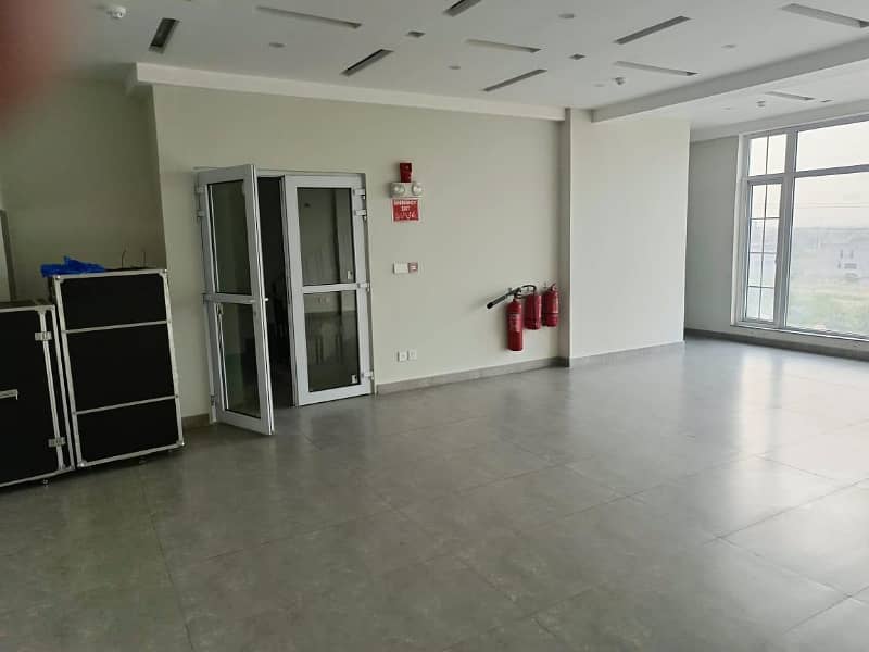 4 Marla 3rd Floor Office With Elevator For Rent In DHA Phase 6 Main Boulevard, Lahore. 8