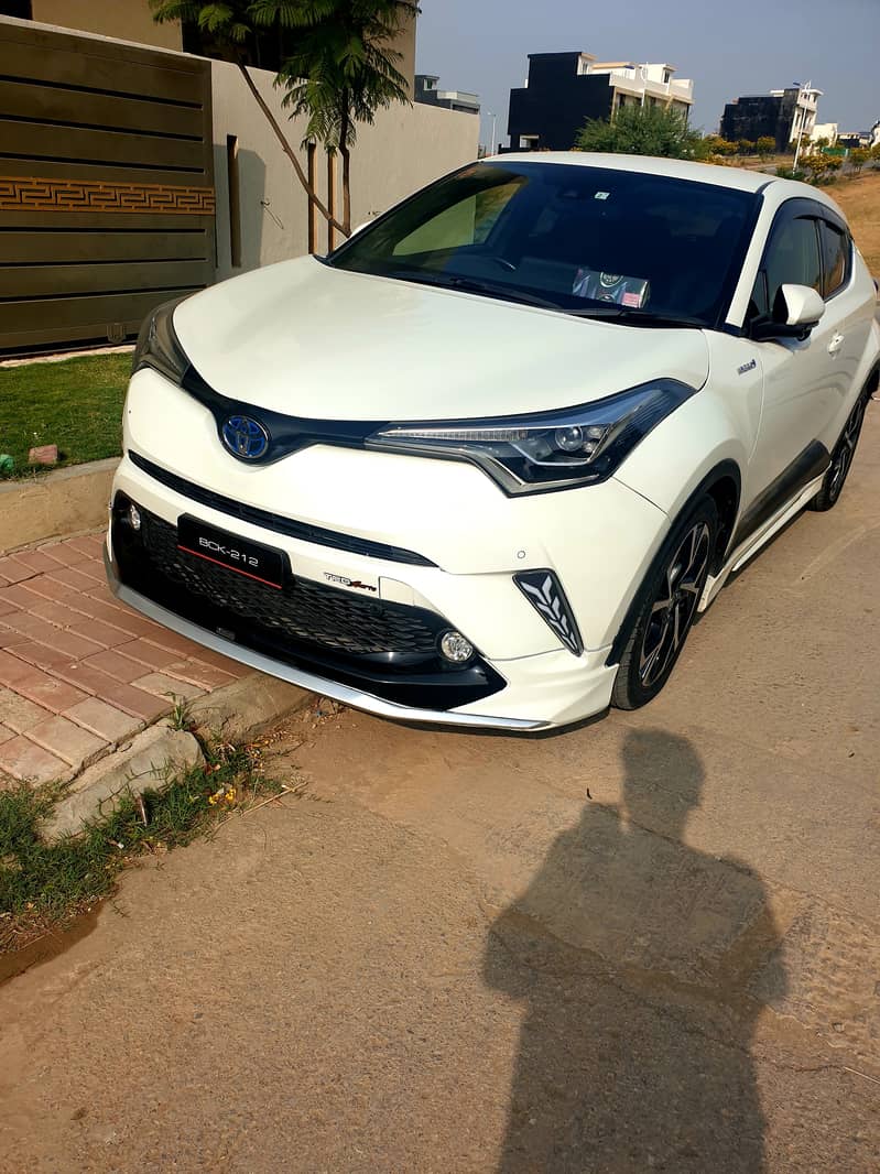 Toyota C-HR 2017 Gled 2