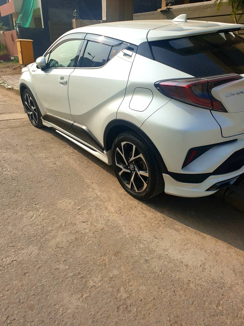 Toyota C-HR 2017 Gled 3