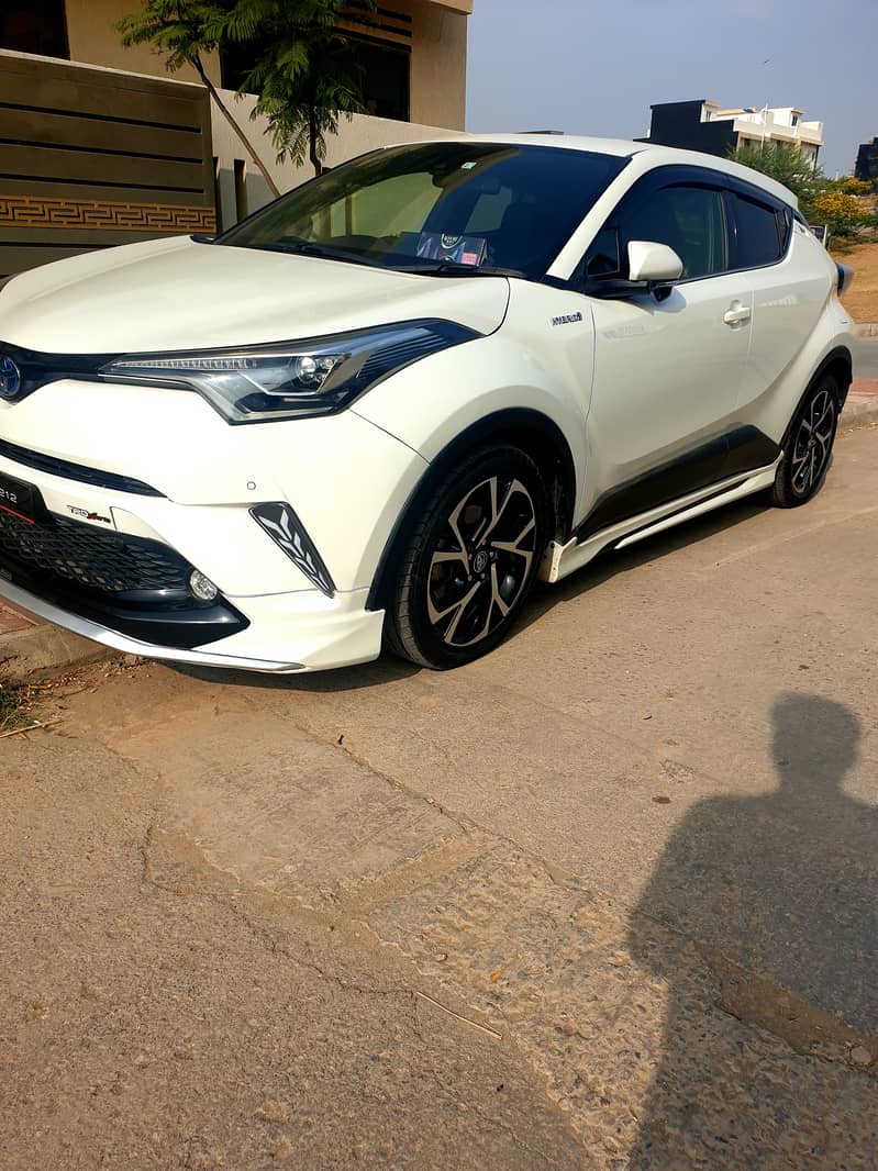 Toyota C-HR 2017 Gled 4