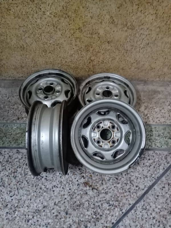 original suzuki Cultus Rim 13" good condition 2