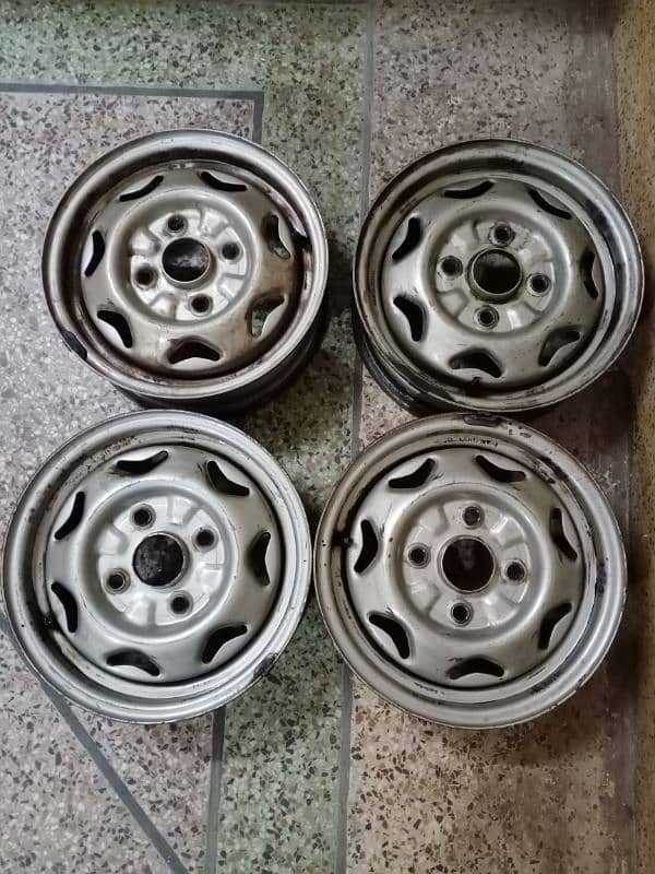 original suzuki Cultus Rim 13" good condition 3