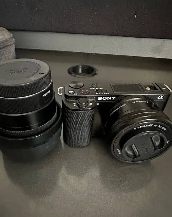 sony zv e 1.4k with sigma 30mm 1.4 condition 10/10 0