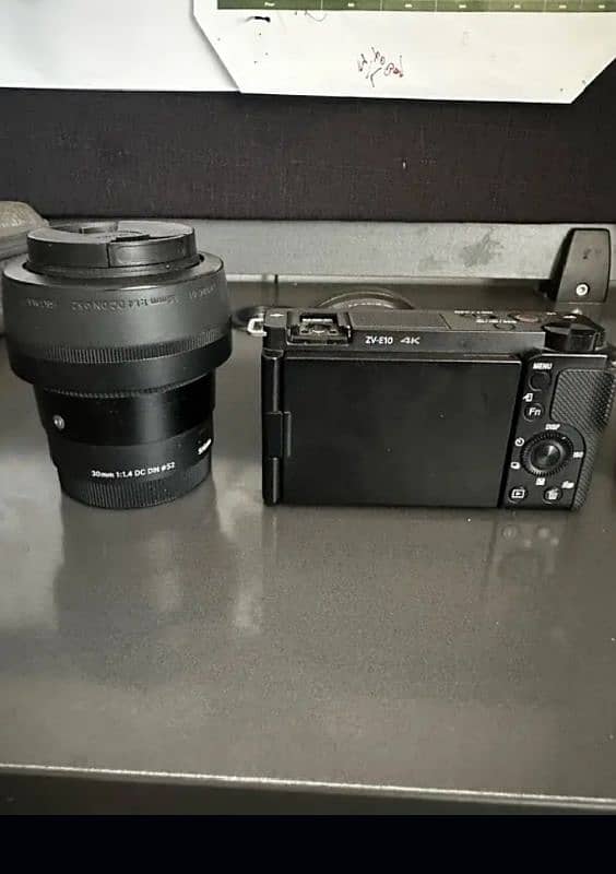 sony zv e 1.4k with sigma 30mm 1.4 condition 10/10 1