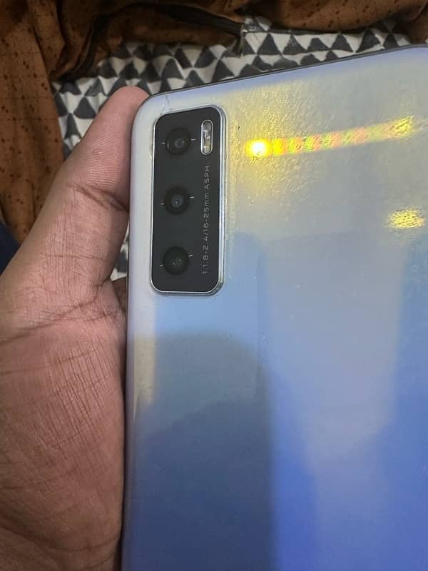 Vivo V20-SE available in best condition 3