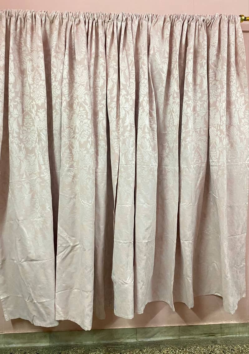 light pink pardy/curtains. slightly used, urgent sale 0