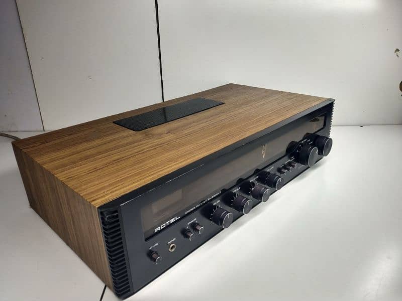 Rotel stereo amplifier like Denon marantz Klipsch 2