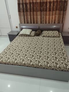 bed set with side and dressing table