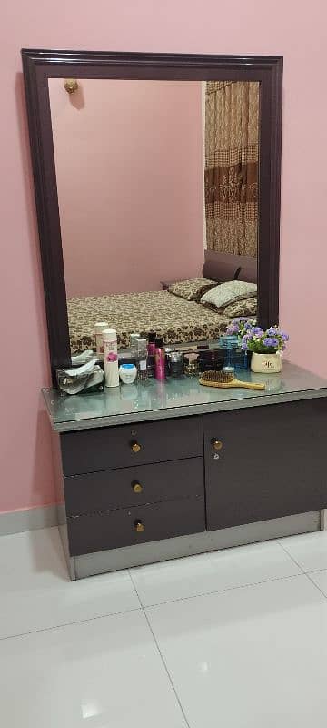 bed set with side and dressing table 8