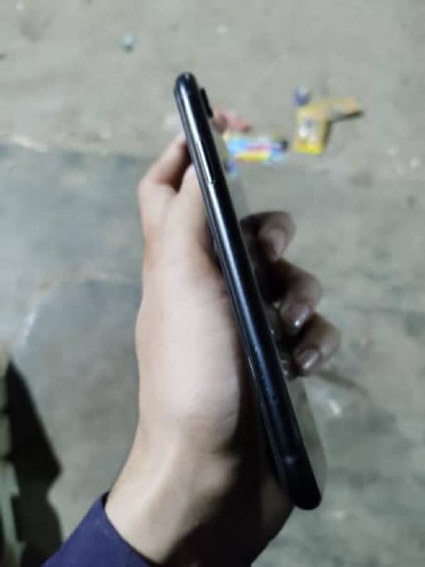 iPhone XR saman Dabba hai 1