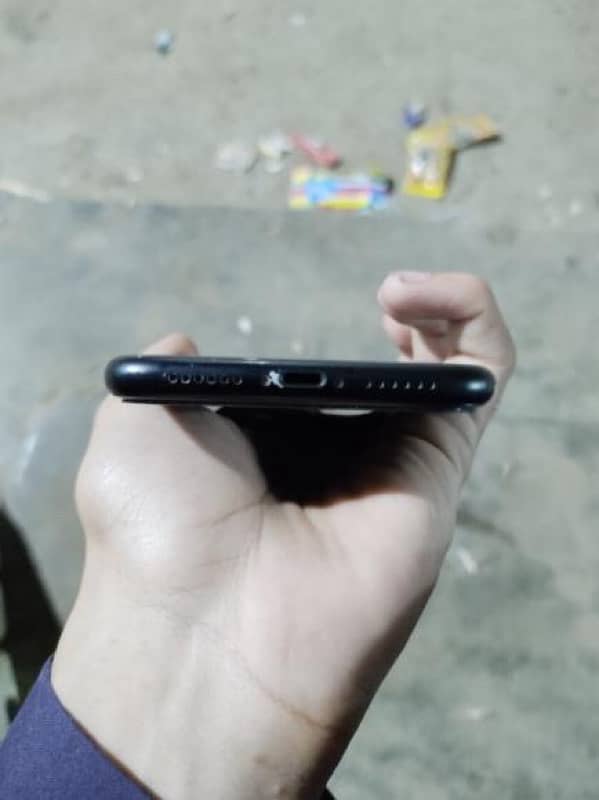 iPhone XR saman Dabba hai 5