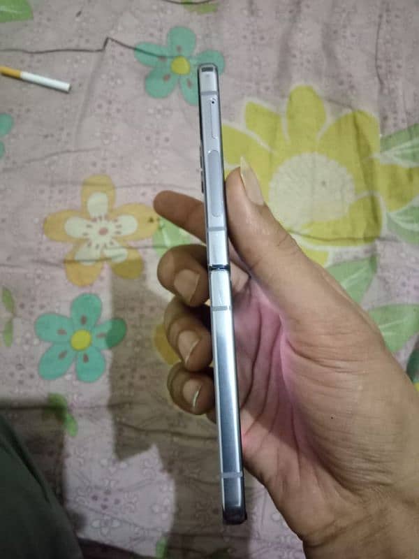 samsung Z Flip 4 no fault clear display urgent sale 4