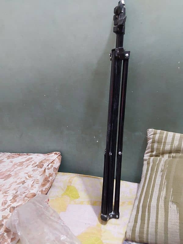 camera stand big size in brand new condition 1