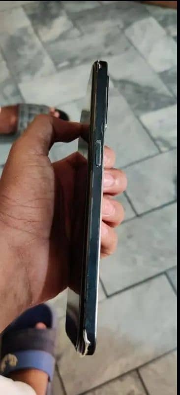 Oppo f21 pro 8+8. . 128 on sc finger 64mp cam 3