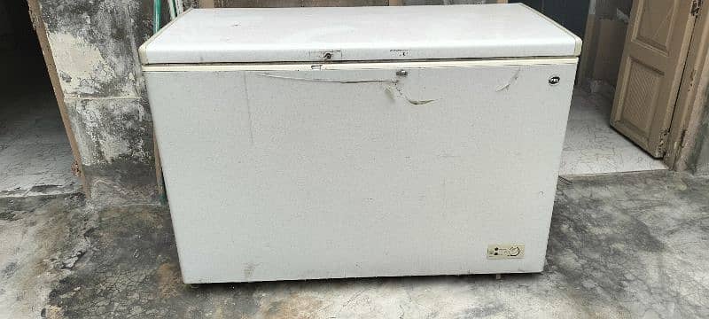 i want to sale my PeL freezer good  working  full size 0