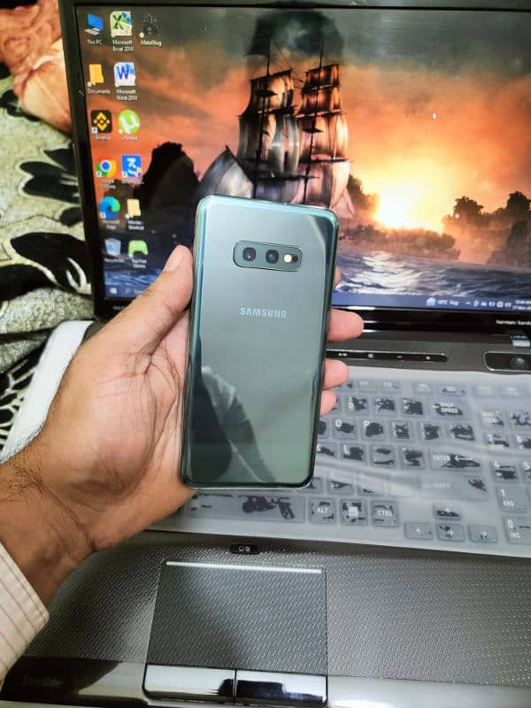 Samsung Galaxy S10e 0