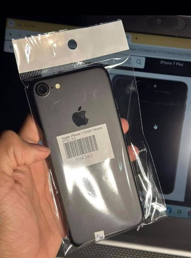 iPhone 7 ( 64 GB ) 1