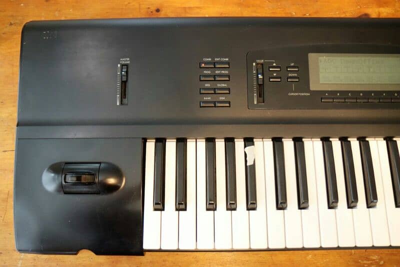 korg  01/Wfd professional workstation keyboard sythithizer piano midi 1