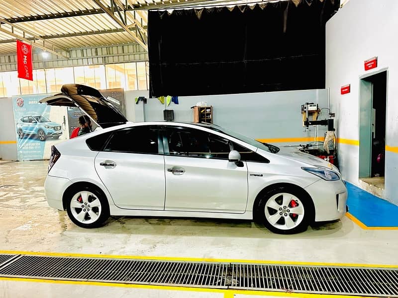 Toyota Prius 2013 9