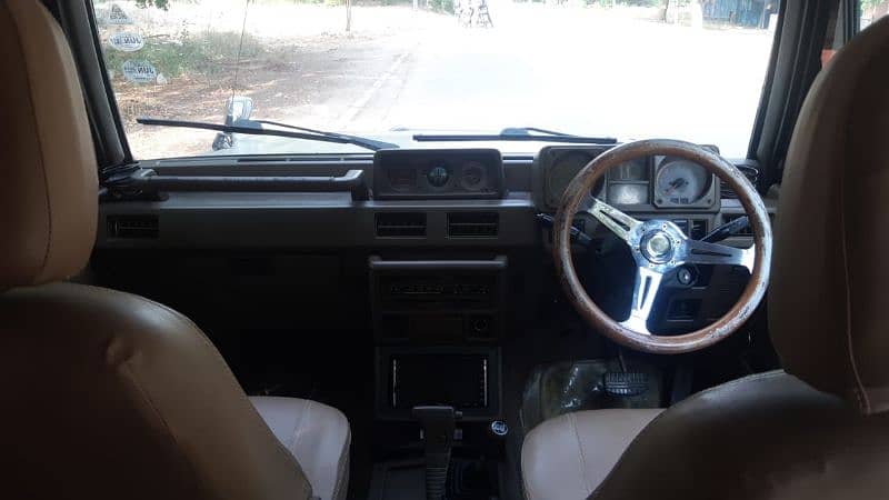 Mitsubishi Pajero 1990 5