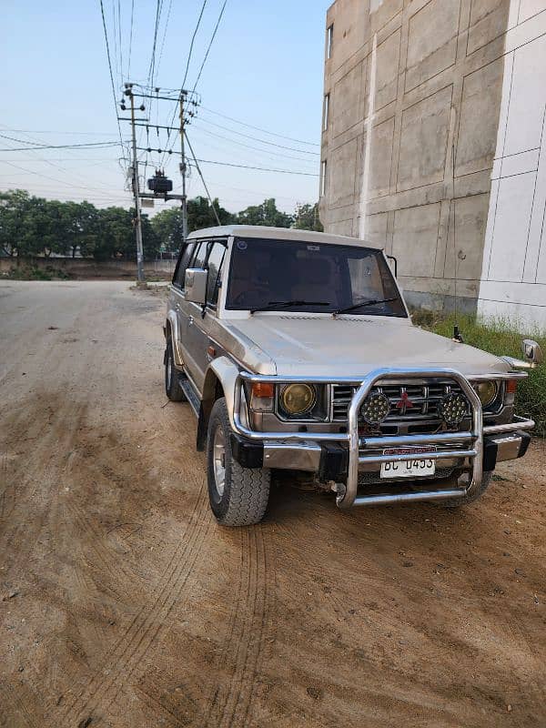 Mitsubishi Pajero 1990 15