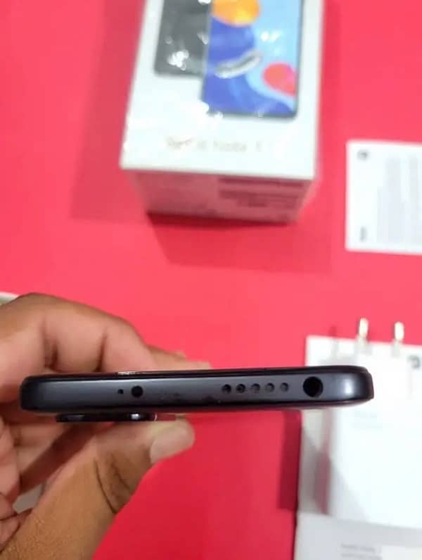 Redmi Note 11   ( 4+2/128 )  with complete saman 7