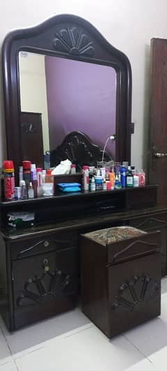 dressing table for sale condition is 8/10 urgent sale