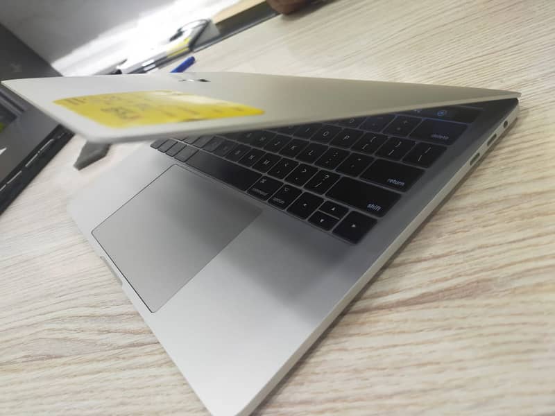 Macbook Pro 13 inches 2017 0