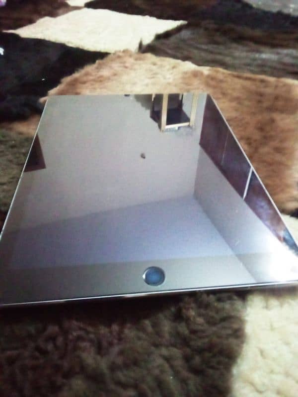 Apple IPad With Box Brand-new in Condition 5