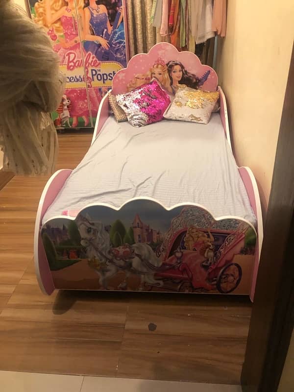 barbie bed almost new 0